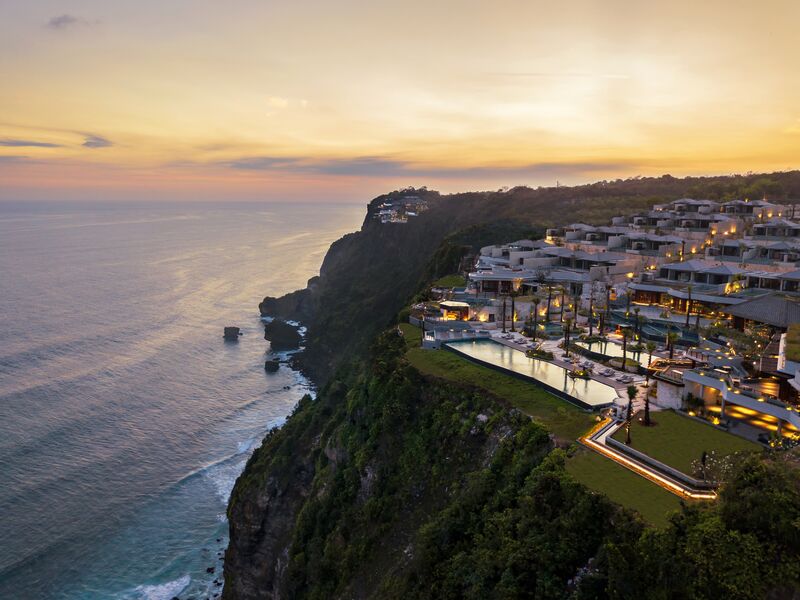 Six Senses Uluwatu Luftaufnahme des Resorts bei Daemmerung