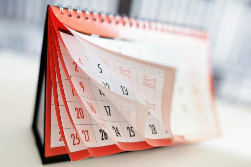 Months,And,Dates,Shown,On,A,Calendar,Whilst,Turning,The kalender flexibel tarif zeit scaled 500x0 c default