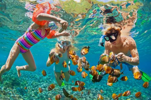 Happy,Family, ,Father,,Mother,,Child,In,Snorkeling,Mask,Dive