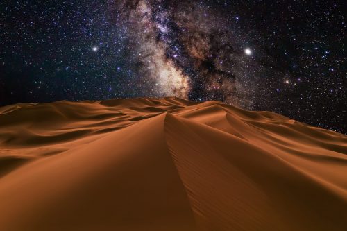 Wüste Bei Nacht Shutterstock 1555650656