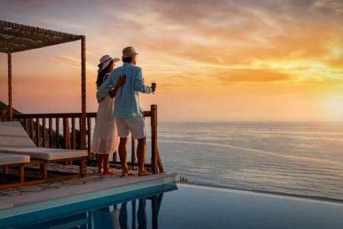 A,Romantic,Couple,On,Summer,Vacation,Enjos,The,Sunset,Over
