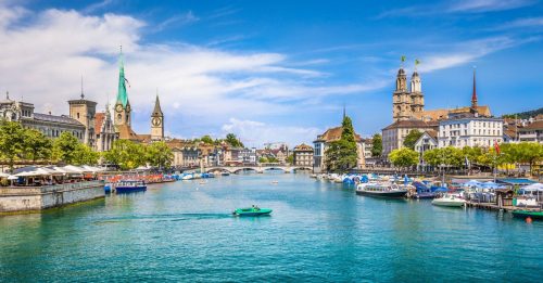 Panoramic,View,Of,Historic,Zurich,City,Center,With,Famous,Fraumunster